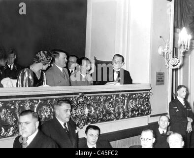 Goering, Goebbels et Hitler dans le balcon VIP à un concert d'avantage, 1937 Banque D'Images