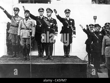 Dalugue, Mussolini, Heydrich, Himmler et Wolf à un hommage Banque D'Images