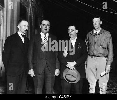Clarence Chamberlin, Lloyd Bertaud, le Lieutenant Neville et Charles Lindbergh, 1927 Banque D'Images