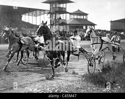 Sport équestre : trotting race Banque D'Images