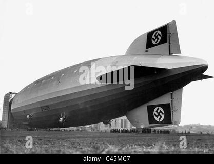 Le premier vol de l'Zeppelin dirigeable Hindenburg '' (LZ 129, 1936) Banque D'Images