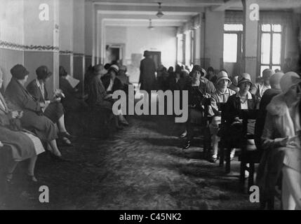 Les femmes sans emploi à l'Office de l'emploi d'un bureau d'emploi à Berlin, 1929 Banque D'Images