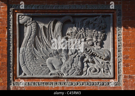 BAS-RELIEF orné de sculptures décorent le PURA BESAKIH complexe est situé sur la pente de l'GGUNUNG AGUN, - BALI, INDONÉSIE Banque D'Images