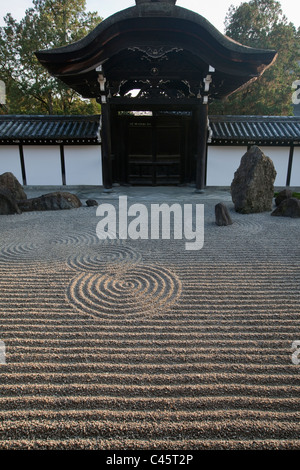 Hojo-Teien (Jardin de l'Abbé's Hall) composé de roches, de mousse et de gravier au temple Tofuku-ji, Kyoto, Japon. Banque D'Images