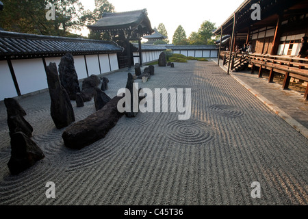 Hojo-Teien (Jardin de l'Abbé's Hall) avec son rock et de gravier et de visualisation du paysage jardin balcon à temple Tofuku-ji, Kyoto Banque D'Images