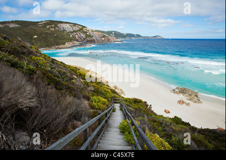 Étapes menant à la plage à fosses à saumon, Torndirrup National Park, Albany, Australie occidentale, Australie Banque D'Images