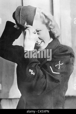 'Blitzmaedel" (femelle) de bénévolat auxiliaire de la force aérienne de l'Allemagne 1943 Banque D'Images