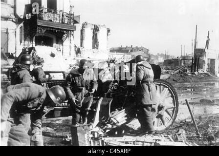 L'artillerie allemande pendant le combat autour de Kharkov, 1943 Banque D'Images