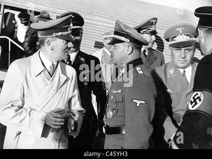 Adolf Hitler, Sepp Dietrich, Martin Bormann à l'aéroport Tempelhof, 1939 Banque D'Images