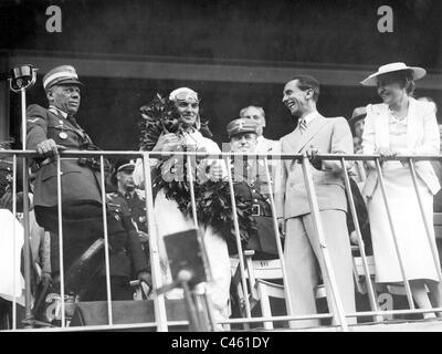 Le Dr Josef Goebbels, ministre du Reich à l'épouse Magda Goebbels et Herman Lang dans l'Avus race Banque D'Images