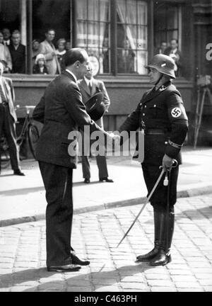 Le Ministre des affaires étrangères, le Colonel Beck accueille le chef de la garde du corps SS Regiment "Adolf Hitler", 1935 Banque D'Images