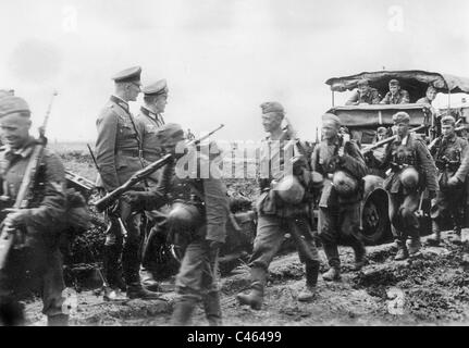 Le Maréchal Général Fedor von Bock au cours d'une visite de première ligne, 1942 Banque D'Images