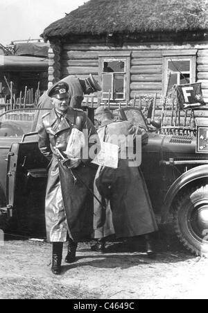 Le Maréchal Général Fedor von Bock au cours d'une visite de première ligne, 1941 Banque D'Images