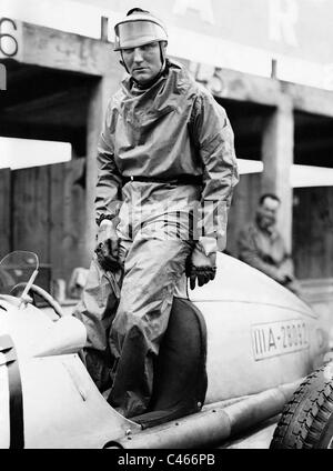 Manfred von Brauchitsch avec sa Mercedes, 1935 Banque D'Images