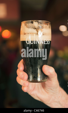 Appuyez sur Guinness, Murphy's Pub, Dingle, Irlande Banque D'Images