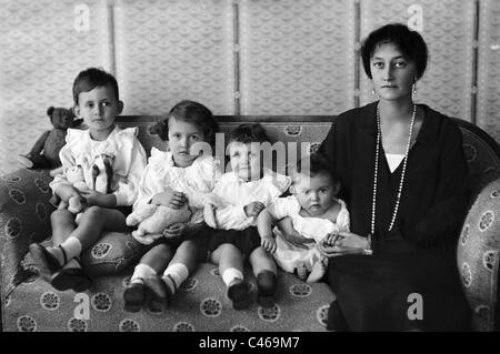 La princesse Antonia de Luxembourg avec leurs enfants, 1927 Banque D'Images