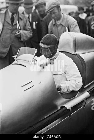 Rudolf Caracciola dans sa voiture de course Banque D'Images