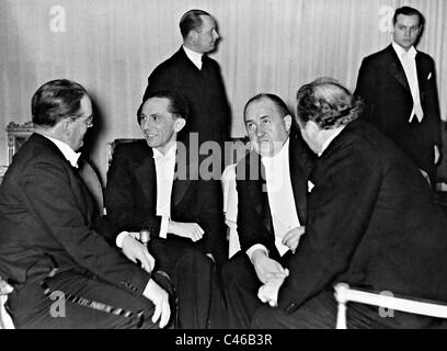 Joseph Goebbels et Walther Funk à un accueil presse, 1936 Banque D'Images