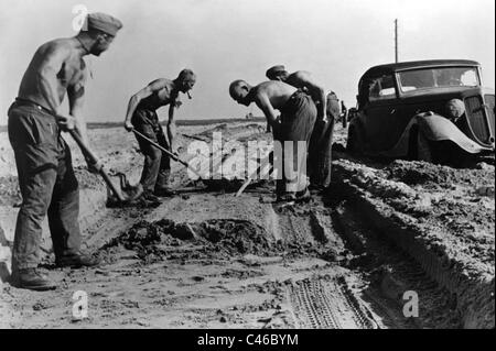 Seconde Guerre mondiale : les équipes de construction sur le front de l'Est, 1941-1945 Banque D'Images