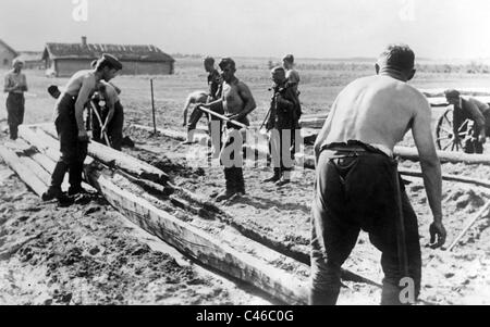 Seconde Guerre mondiale : les équipes de construction sur le front de l'Est, 1941-1945 Banque D'Images