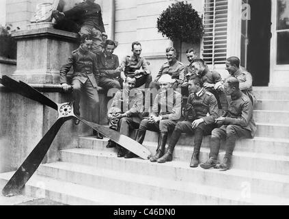 Manfred von Richthofen avec d'autres pilotes de chasse Banque D'Images