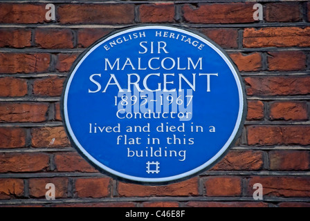 Patrimoine anglais blue plaque marquant une maison de sir d'orchestre sir Malcolm Sargent, Albert Hall mansions, Londres, Angleterre Banque D'Images