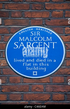 Patrimoine anglais blue plaque marquant une maison de sir d'orchestre sir Malcolm Sargent, Albert Hall mansions, Londres, Angleterre Banque D'Images