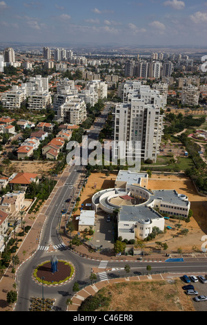 Photographie aérienne de la ville de Kiryat Ono dans la métropole Dan Banque D'Images