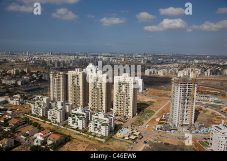 Photographie aérienne de la ville de Kiryat Ono dans la métropole Dan Banque D'Images