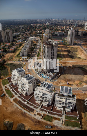 Photographie aérienne de la ville de Kiryat Ono dans la métropole Dan Banque D'Images