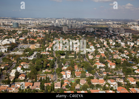 Photographie aérienne de la ville de Kiryat Ono dans la métropole Dan Banque D'Images