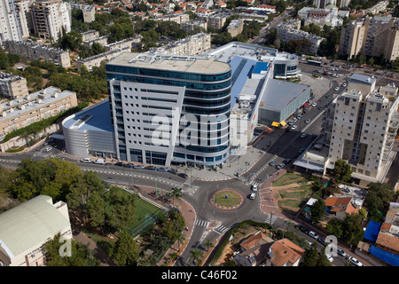 Photographie aérienne de la ville de Kiryat Ono dans la métropole Dan Banque D'Images