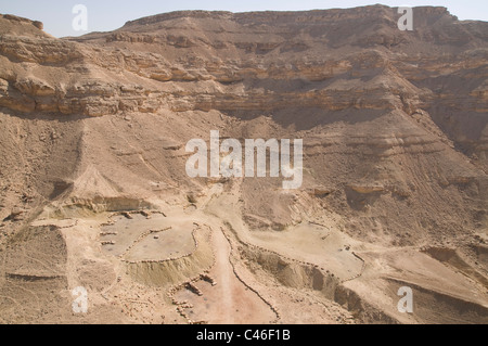 Photographie aérienne du cratère de Ramon dans le désert du Néguev Banque D'Images