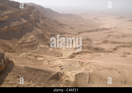 Photographie aérienne du cratère de Ramon dans le désert du Néguev Banque D'Images