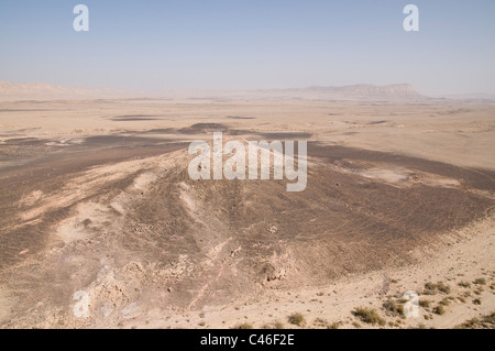 Photographie aérienne du cratère de Ramon dans le désert du Néguev Banque D'Images