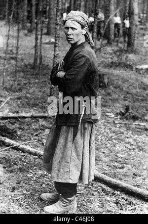 Femme Soldat de l'Armée Rouge faits prisonniers sur le front de l'Est, après 1941 (photo n/b) Banque D'Images