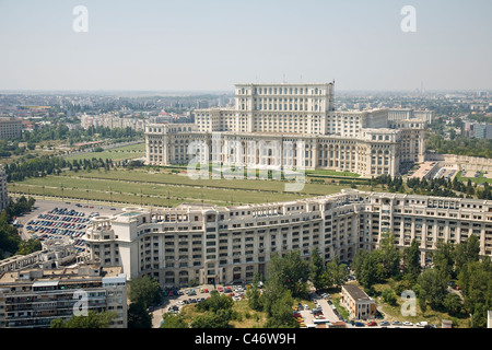 Photographie aérienne du Palais du Parlement roumain dans la ville de Bucarest Banque D'Images