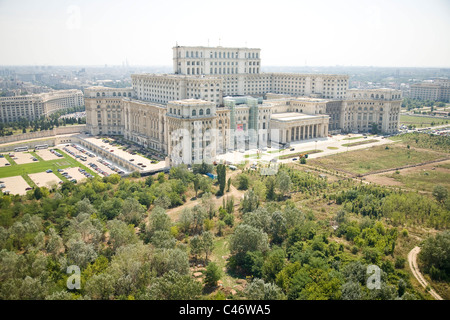 Photographie aérienne du Palais du Parlement roumain dans la ville de Bucarest Banque D'Images