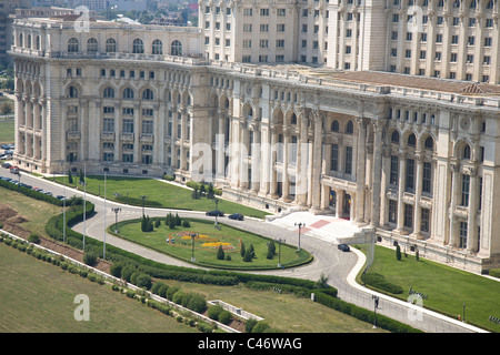 Photographie aérienne du Palais du Parlement roumain dans la ville de Bucarest Banque D'Images