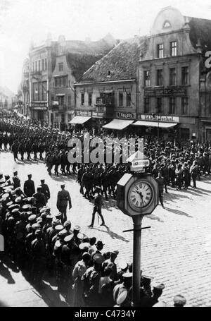 Défilé des troupes russes à Insterburg, 1914 Banque D'Images