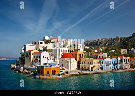 Vue partielle sur le village pittoresque de Kastellorizo (ou "eghisti') island, îles du Dodécanèse, Grèce Banque D'Images