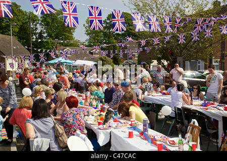 Royal Wedding street party. Heyes Rainford Avenue Merseyside England 29 Avril 2011 Banque D'Images