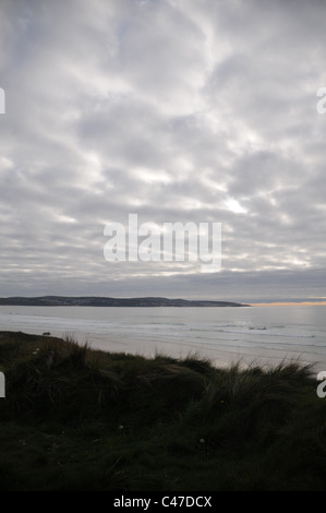 Coucher de soleil sur la baie de St Ives, Cornwall, Gwithian Banque D'Images