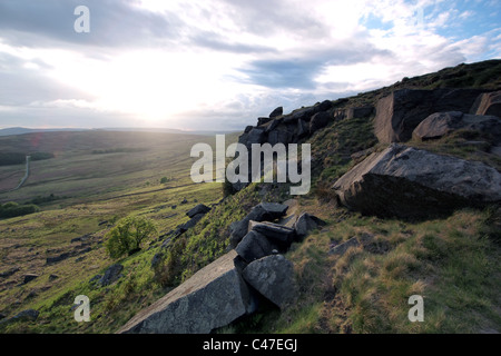 Stanage Edge pierre meulière rocky outcrop Peak District, Derbyshire, Angleterre, Grande-Bretagne Banque D'Images