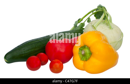 Des légumes frais - Concombres, tomates, poivrons et chou-rave With Clipping Path - Isolated on White Banque D'Images