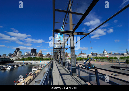 Vue panoramique du centre-ville au printemps, vu depuis le vieux port de Montréal, Canada Banque D'Images