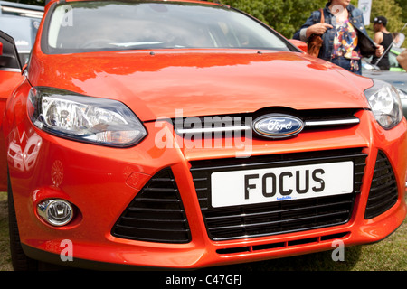 Une Ford Focus de couleur orange brûlé England UK edition 2011 Banque D'Images