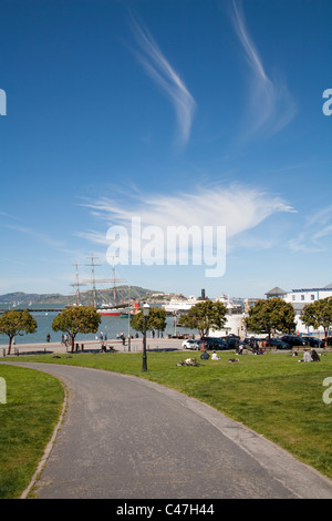 Vue vers le Fisherman's Wharf et la baie de San Francisco Maritime National Historical Park Banque D'Images