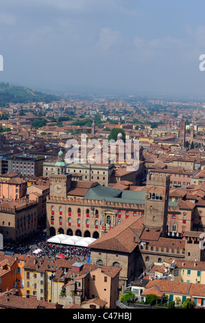 La vue panoramique à partir de Torre degli Asinelli de Piazza Maggiore Banque D'Images