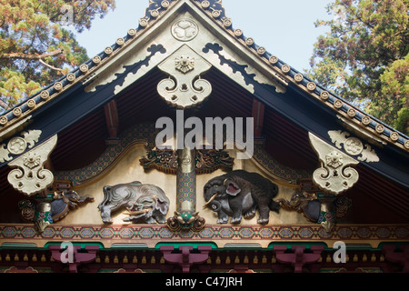 Sanjinko entrepôt sacré, avec l'éléphant imaginaire créé par Tanyu Kano, au Tosho-gu Temple, Nikko, Préfecture Tochigi, au Japon. Banque D'Images